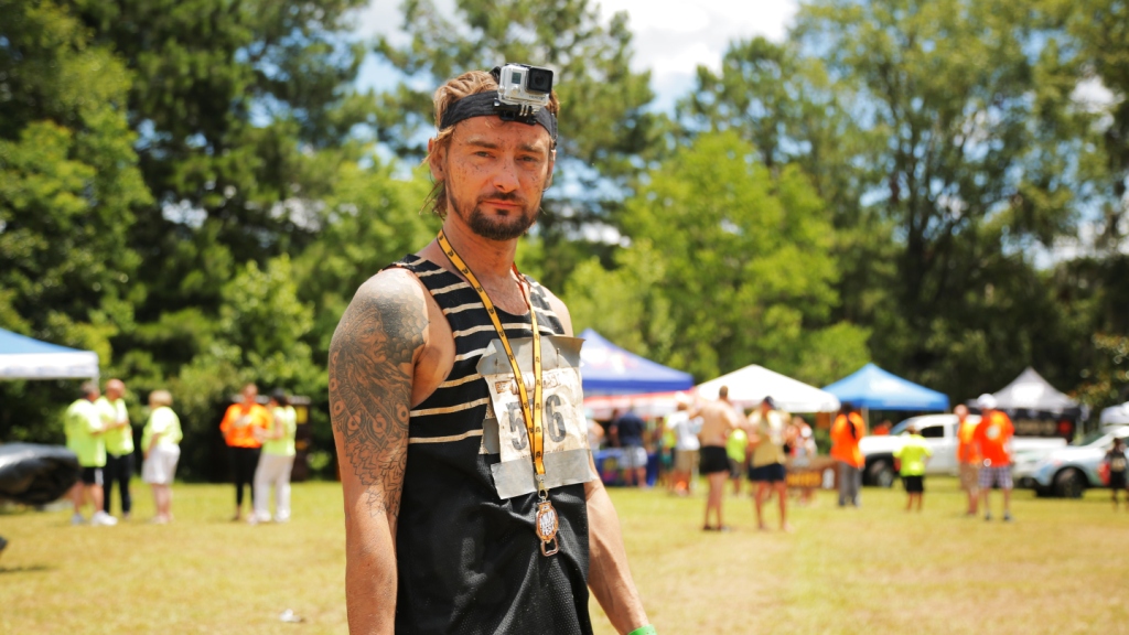 Алан Бадоев искупался в грязи на съемках шоу Орел и Решка